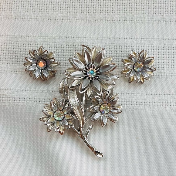 💥SALE‎ Brooch & Clip-on Earrings Estate Vintage Silver-tone Rhinestones GUC - Picture 1 of 11
